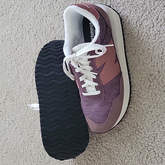 Women's New Balance 237 Retro Sneaker - Picture 2 of 4